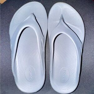 Oofos Ooriginal Sandals in Grey Mens 8 Women’s 10 Excellent Condition Good Tread